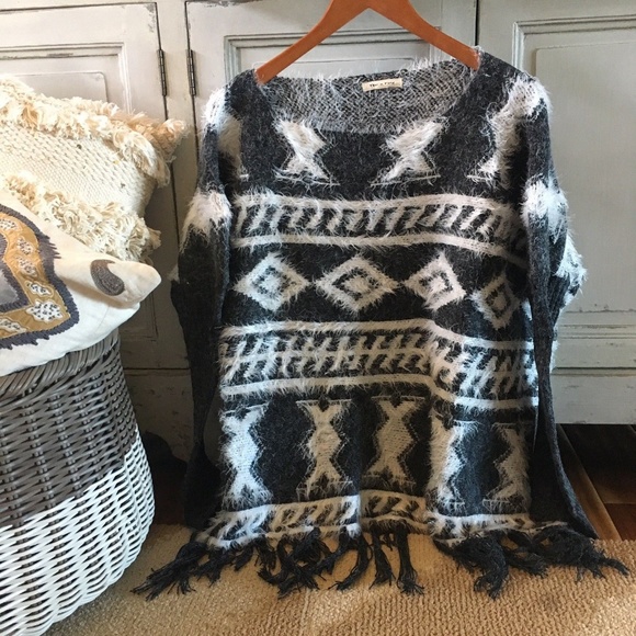 LAST ONE! New Boho Cozy Native Blanket Sweater Top - Picture 4 of 5